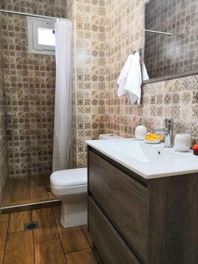 The Little Gem Under The Rocks Apartment *